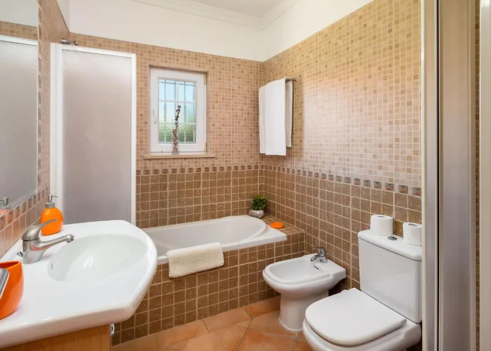 Ferienhaus 4-schlafzimmer-villa- Garten- Pool- By Interhome *