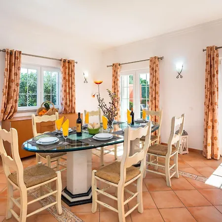 4-schlafzimmer-villa- Garten- Pool- By Interhome * Албуфейра